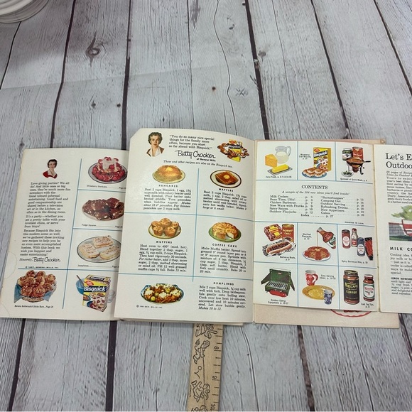 Vintage Cook book pamphlet soft cover set of 3 1956, 1957 betty crocker - Picture 3 of 4